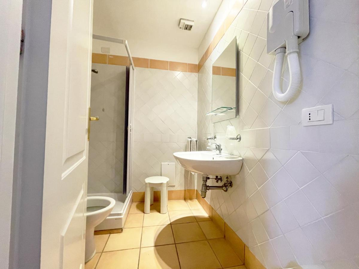 Hotel Reginella サンタガータ・スイ・ドゥエ・ゴルフィ エクステリア 写真