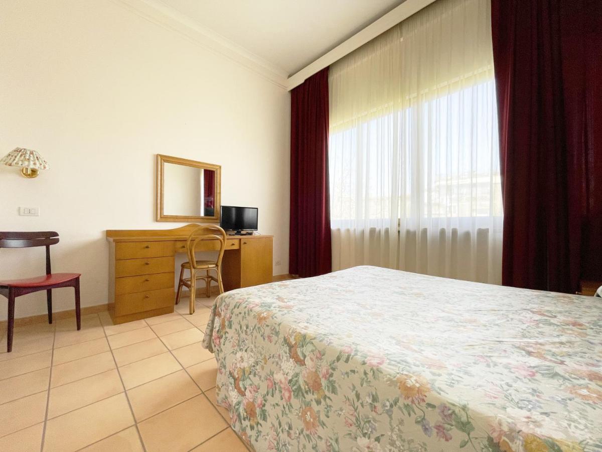 Hotel Reginella サンタガータ・スイ・ドゥエ・ゴルフィ エクステリア 写真